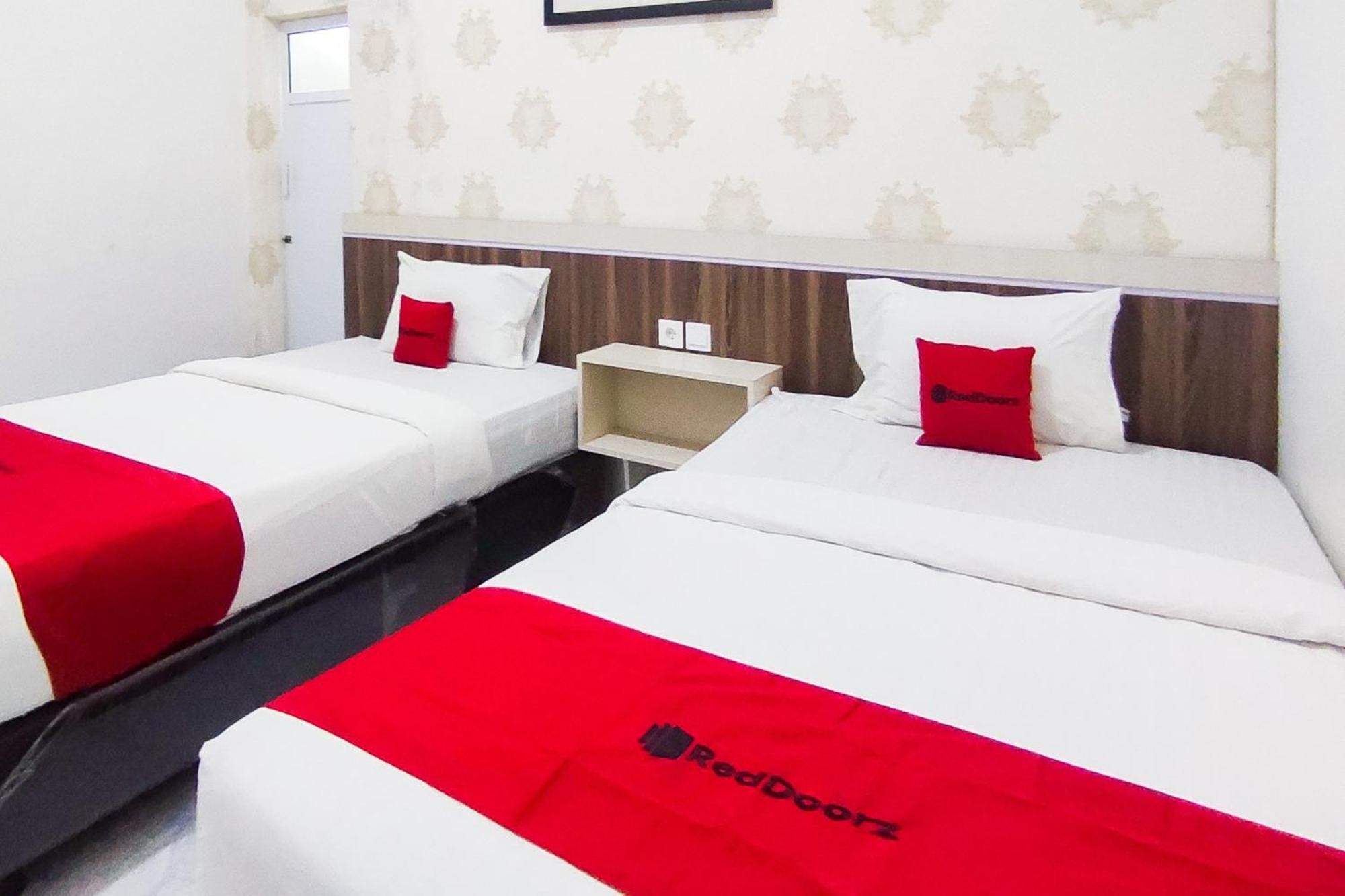 Reddoorz Syariah At Penginapan Eby Padang Εξωτερικό φωτογραφία