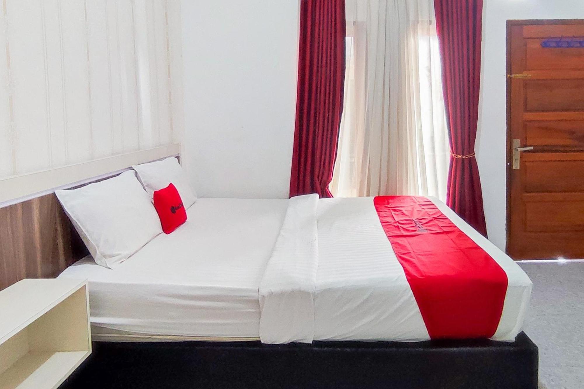 Reddoorz Syariah At Penginapan Eby Padang Εξωτερικό φωτογραφία