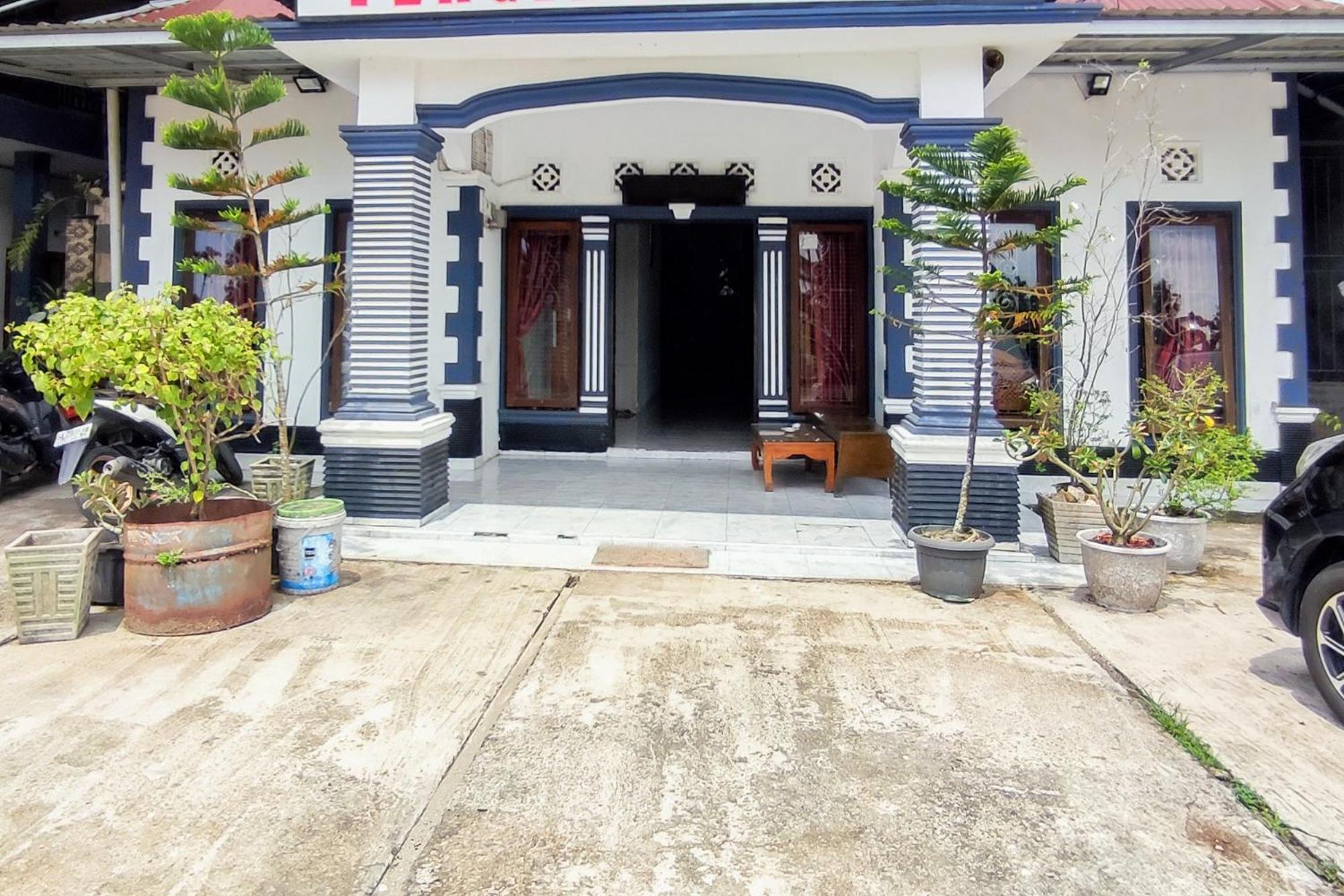 Reddoorz Syariah At Penginapan Eby Padang Εξωτερικό φωτογραφία
